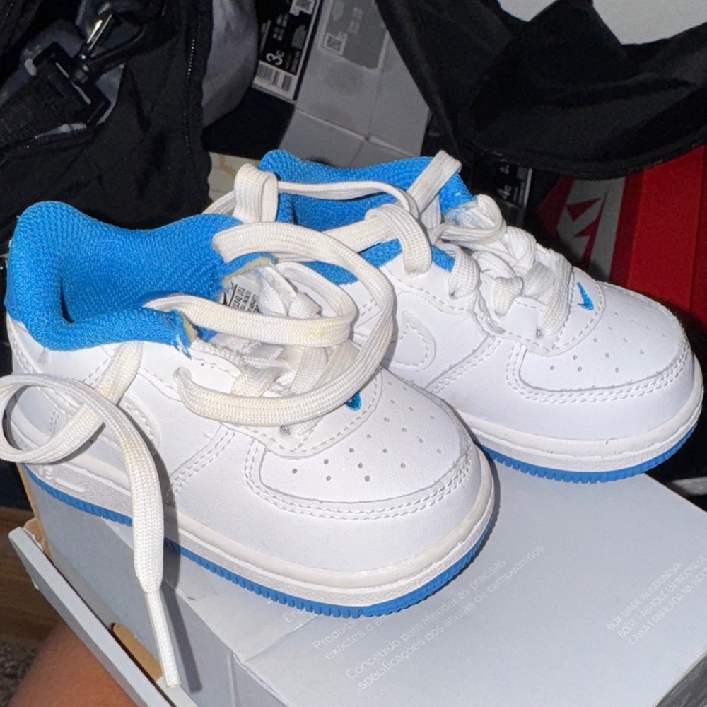 Nike Kids Sneakers in White and Blue
